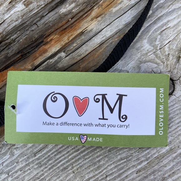 NWT OlovesM Eco-Friendly Cell Phone & Water Bottle Plus Made with Yoga Mats Bag - Picture 9 of 11